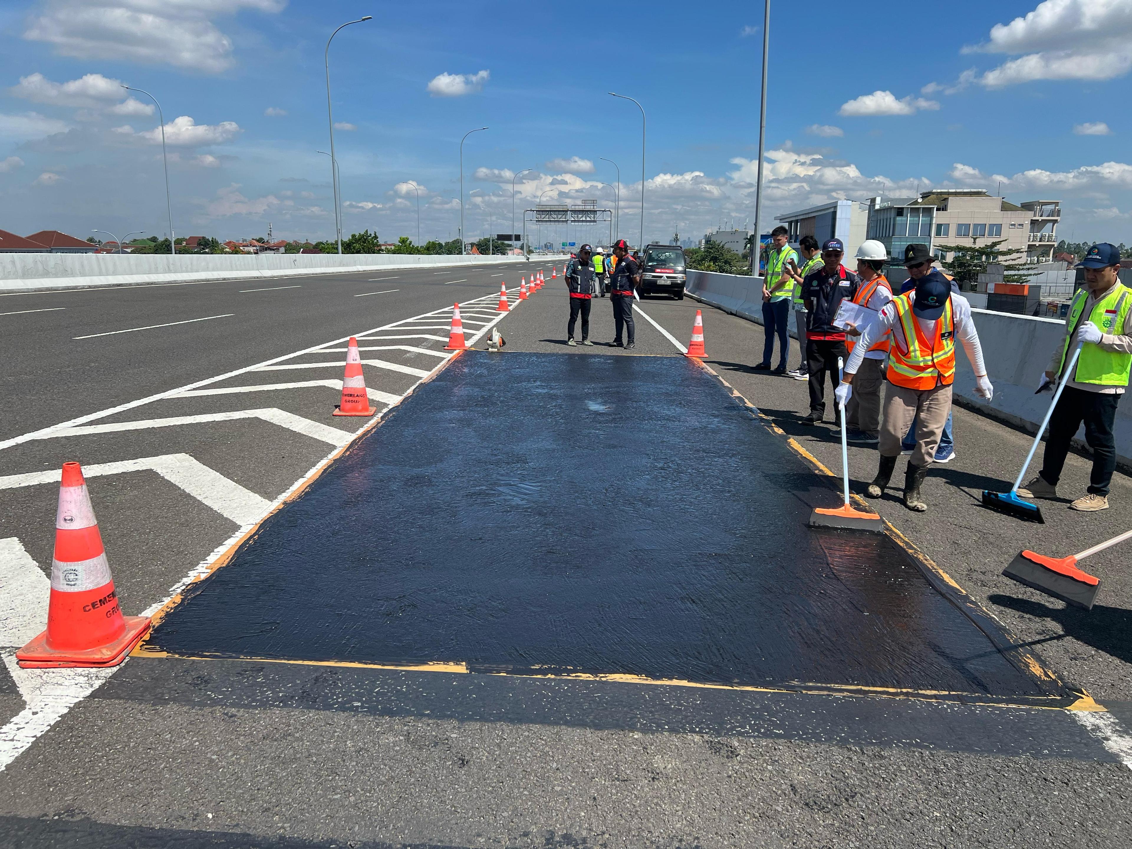 Mock Up Microsurfacing di Tol Becakayu